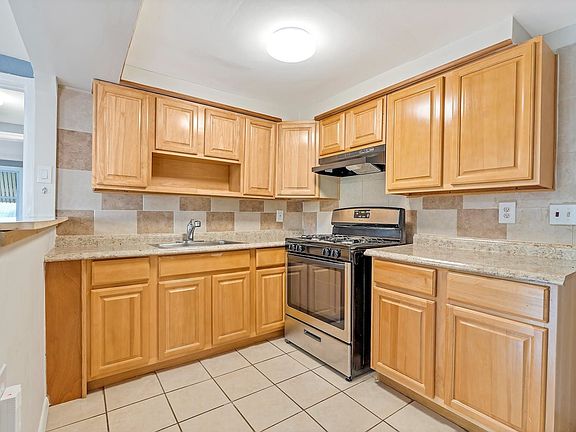 3rd image of 72 Elmwood Ave APT 2
