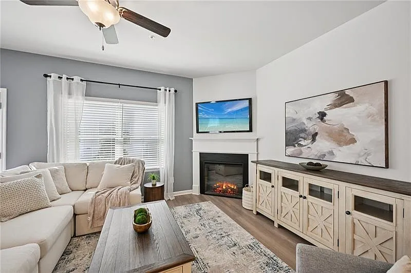 3 bed, 1946 sqft, $2,400 — Photo 4