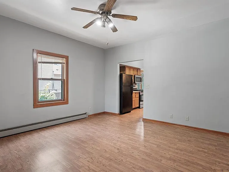 216 Belvidere St E — Photo 10