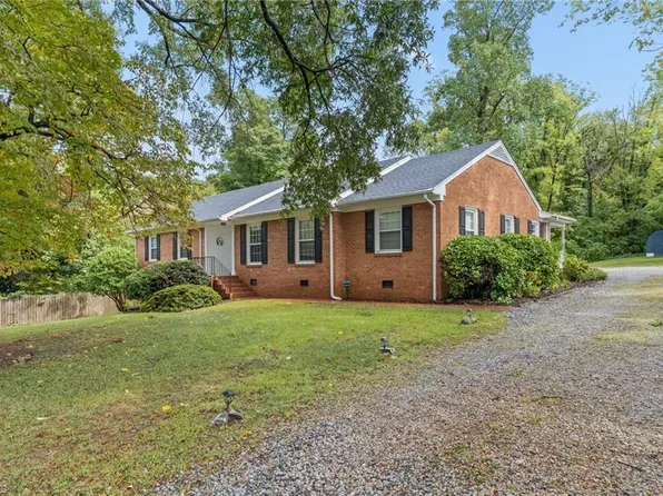 110 N Lindell Rd, Greensboro, NC 27403