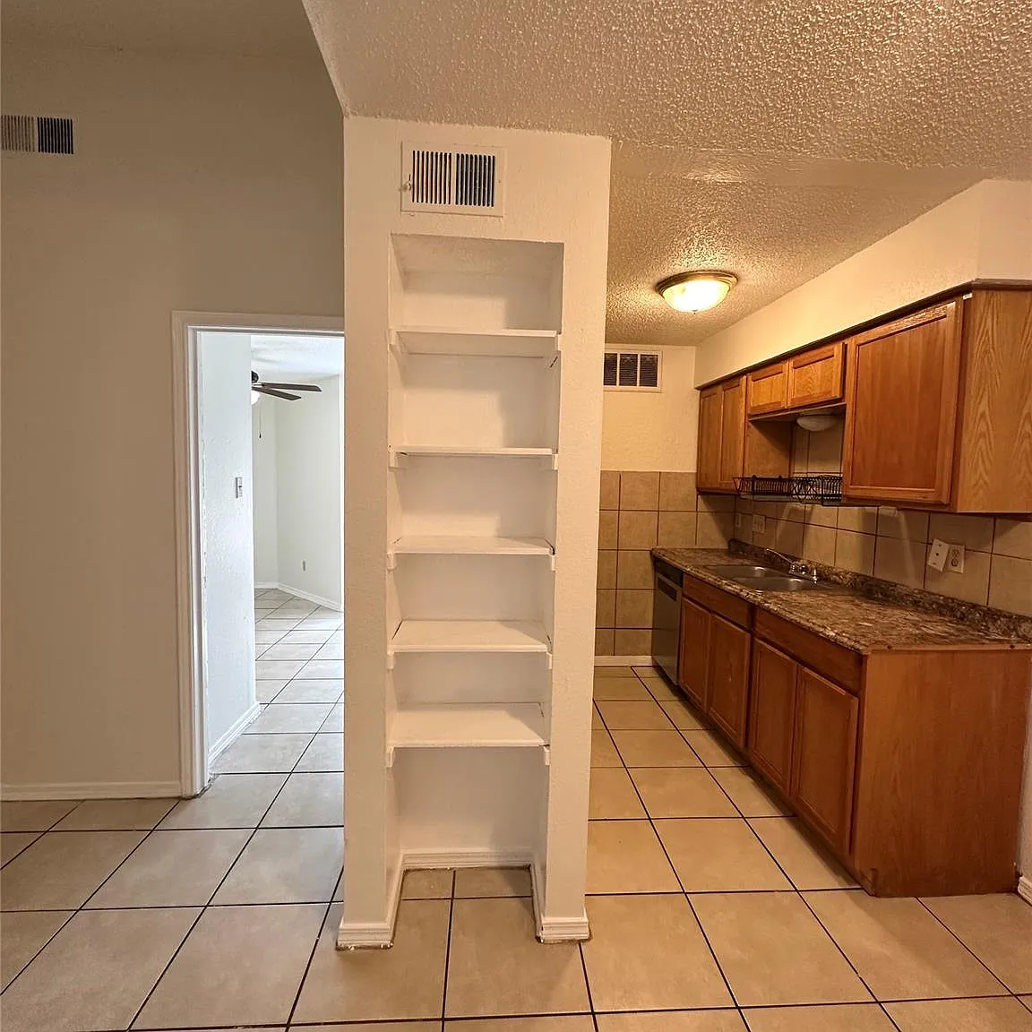 1 bed, 1.0 bath, 450 sqft, $950 — Photo 1
