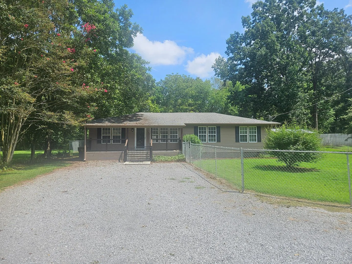 4 Bedroom, 2 Bath — Photo 1