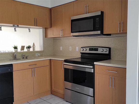 5th image of 16731 Hemingway Dr