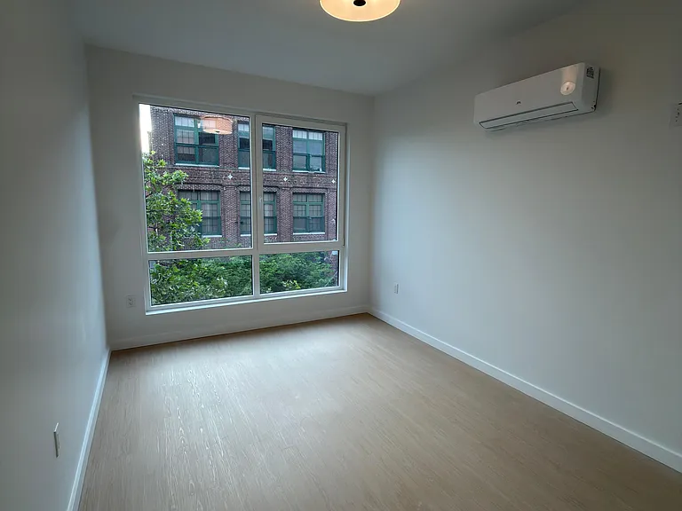 75 Webster St #4D — Photo 10