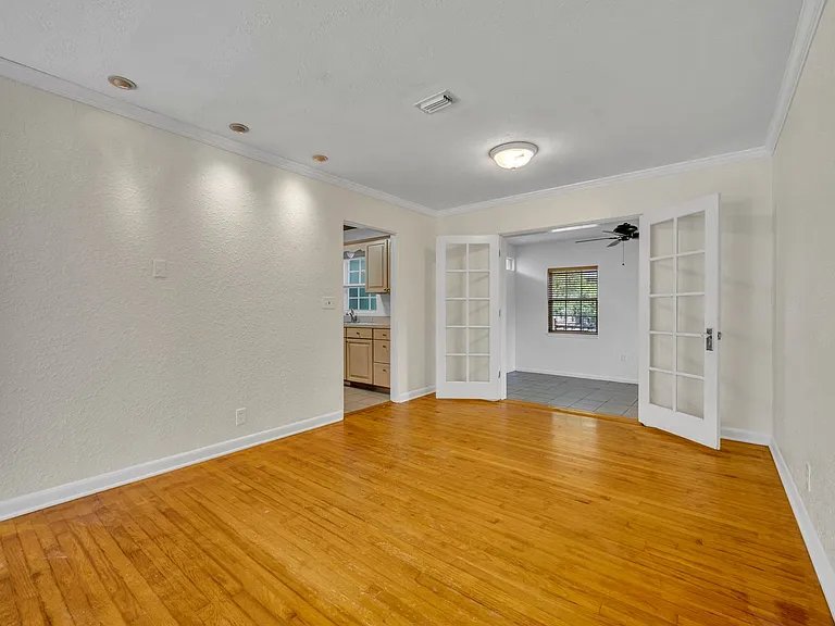 1816 Mizell Ave — Photo 18