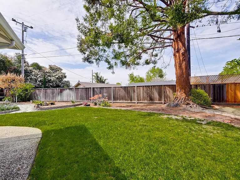 160 Kit Carson Ct — Photo 57