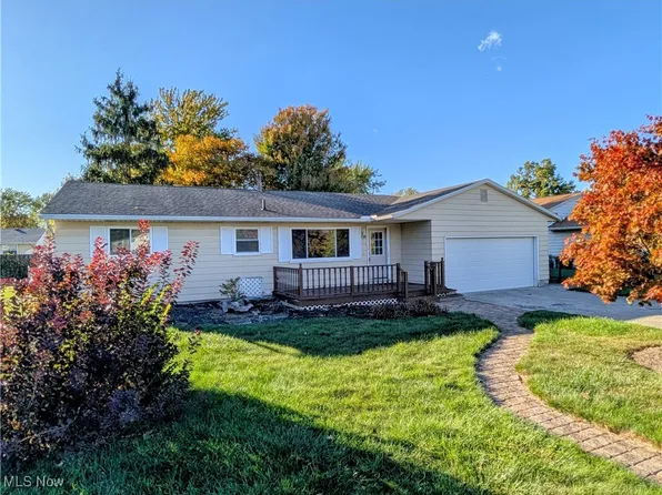 934 Oliver St, Sheffield Lake, OH 44054