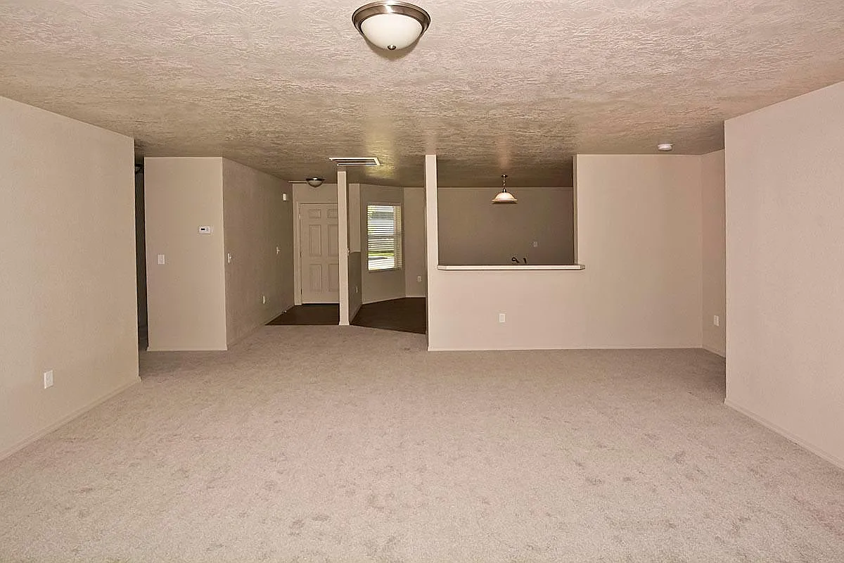 3 bed, 1400 sqft, $2,325 — Photo 2