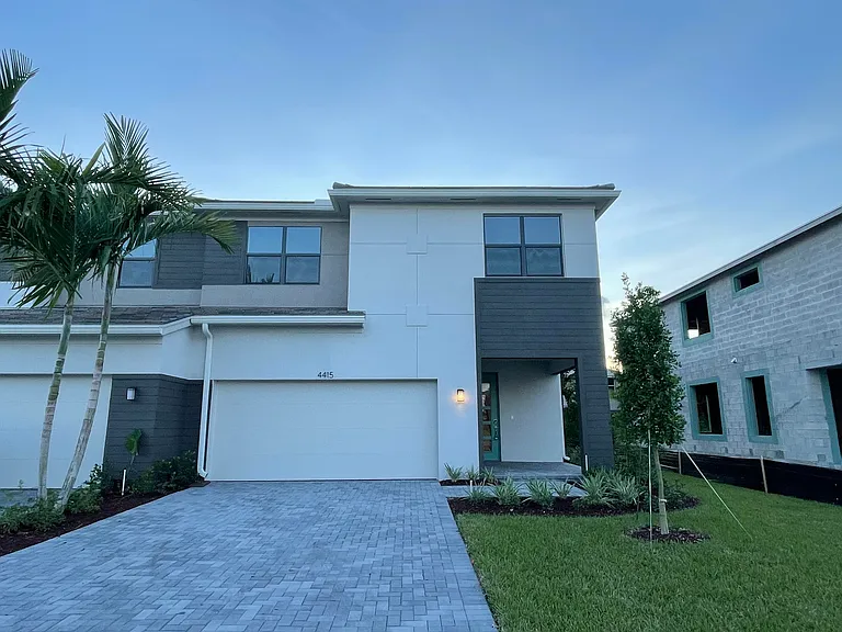 4415 Arcturus Ln — Photo 2