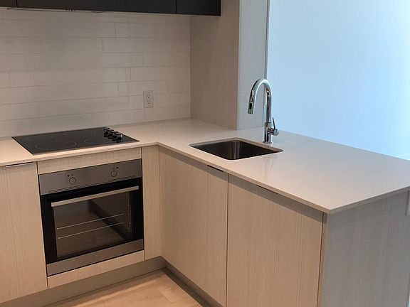 3rd image of 225 Sumach St #1207