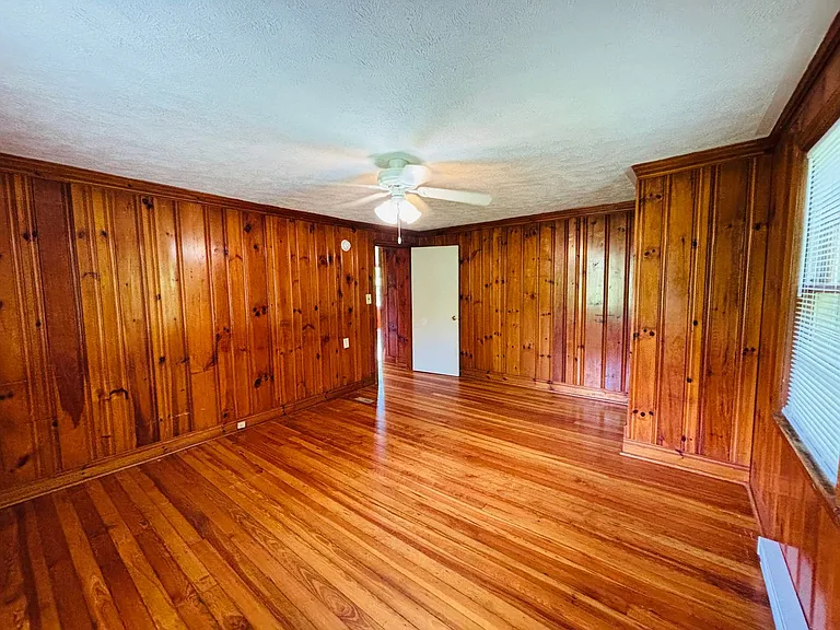 2700 Meadowbrook Dr — Photo 10