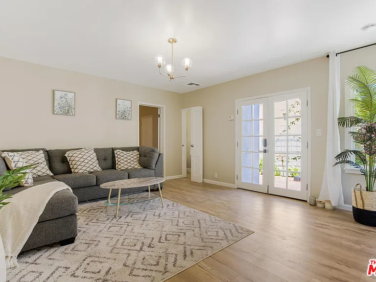 416 1/2 Norwich Dr — Photo 4