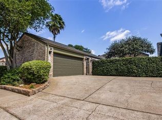 7822 Rollingbrook Dr, Houston, TX 77071
