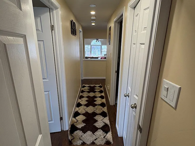 2 Sophia Cres — Photo 13