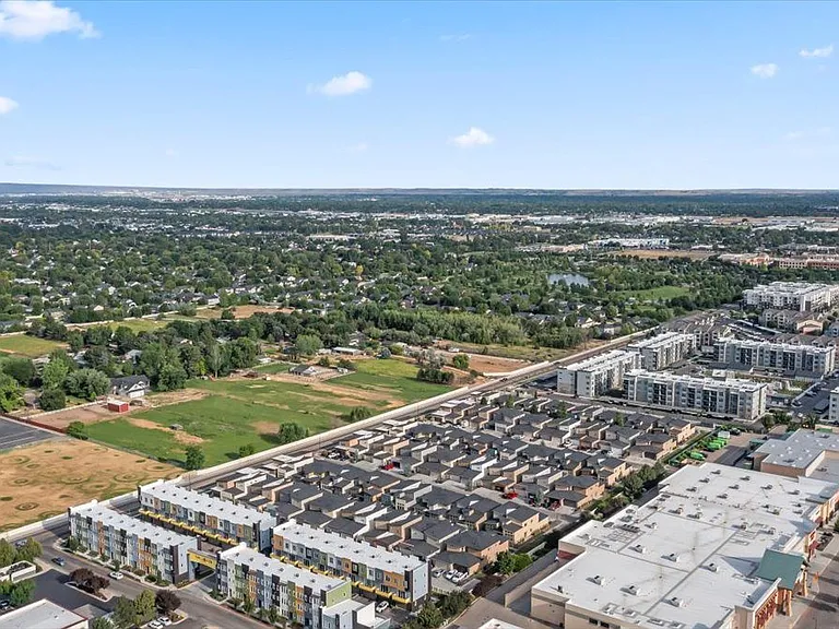 Verraso Village Townhomes — Photo 53