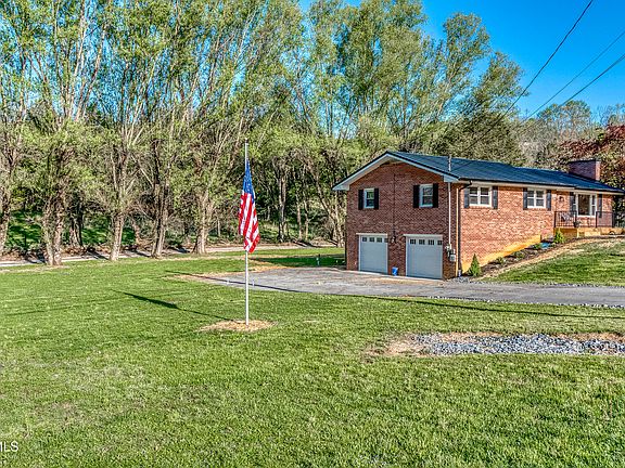 3rd image of 23276 Larwood Ln