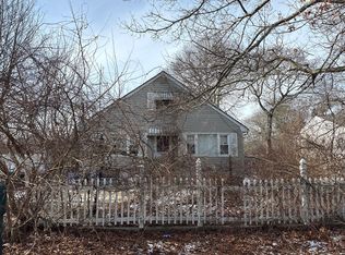 36 Hounslow Rd, Shirley, NY 11967