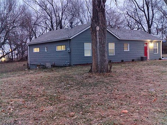 5th image of 701 N Allen Rd