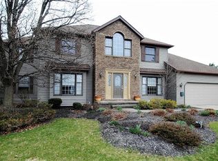 37311 Landings Dr, Solon, OH 44139