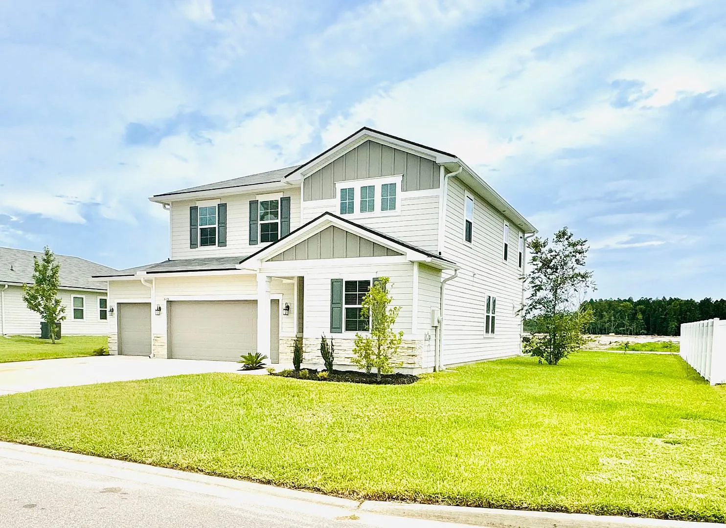 Almost new - Large 4 bedroom 3 bath home — Photo 3