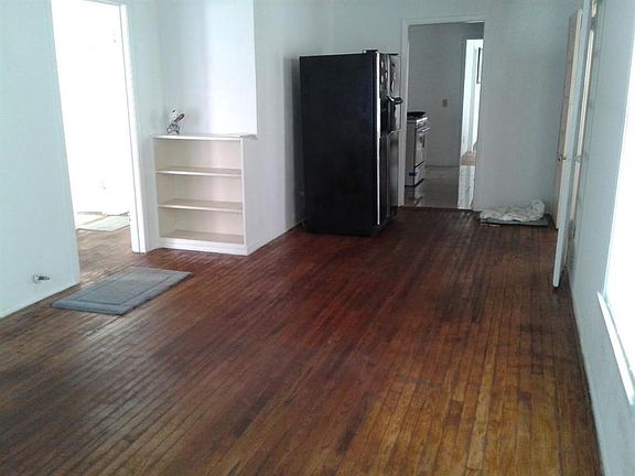 3rd image of 3121 James Ave