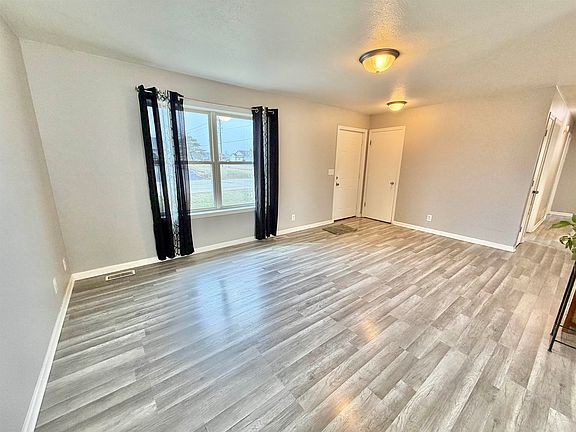 5th image of 3107 Glenbarr Dr