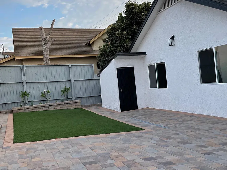 133 S Grand Ave — Photo 26