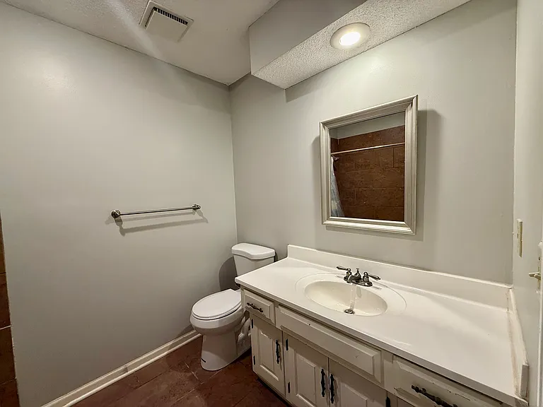 1410 E 123rd St — Photo 13
