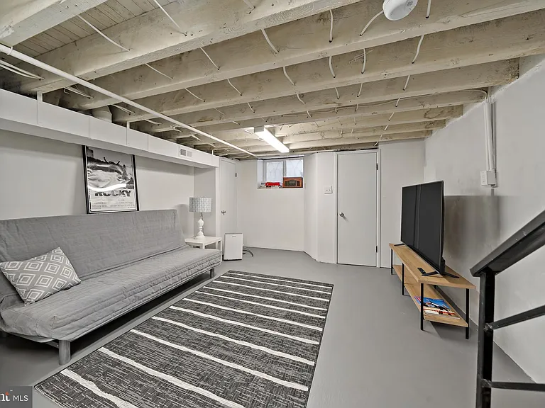2126 S Iseminger St — Photo 22