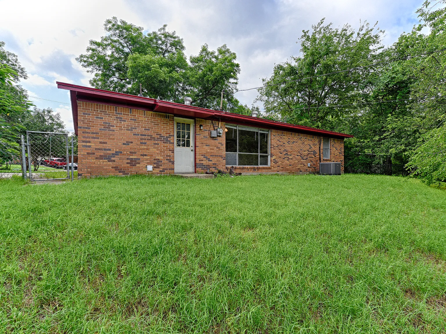 3 bed, 1296 sqft, $1,500 — Photo 4