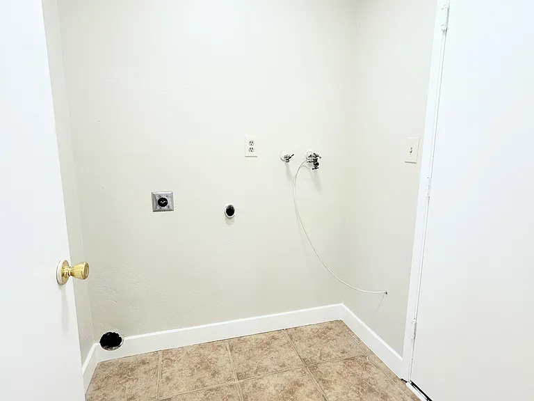 1603 Swarthout Ct — Photo 8