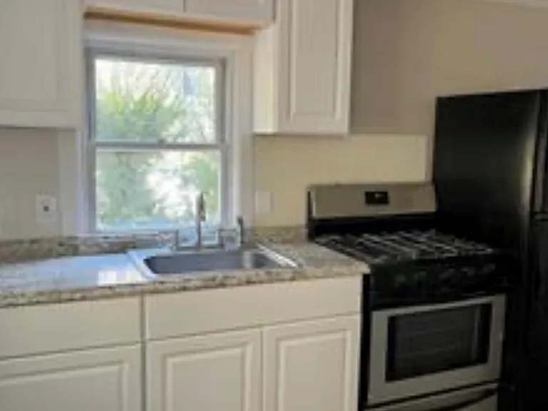 37 Roosevelt St — Photo 3