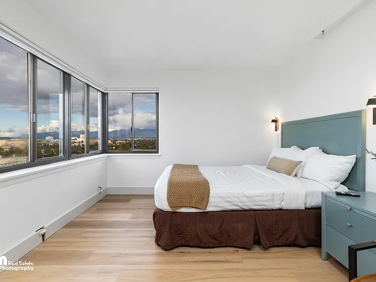 1020 W 12th Ave #1101 — Photo 2