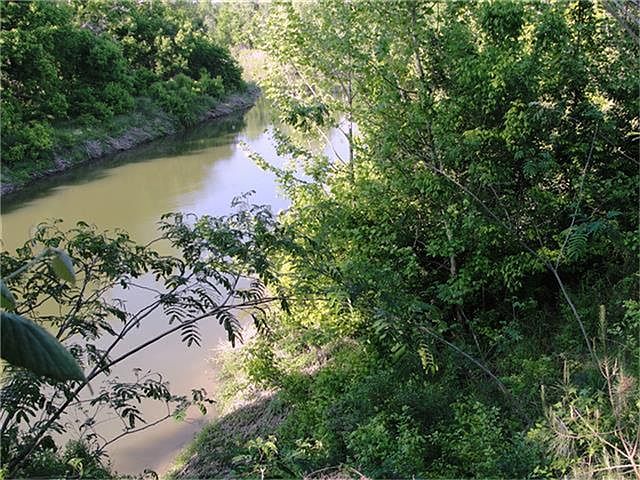 Nice Home, Great Location for commuting, fishing and more. 2 car garage.