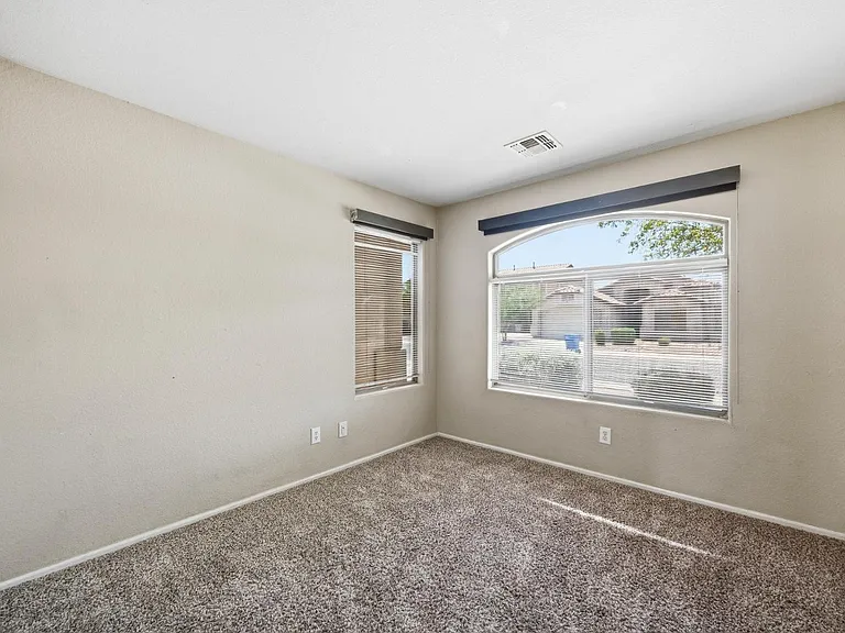 8205 S 45th Ln — Photo 10