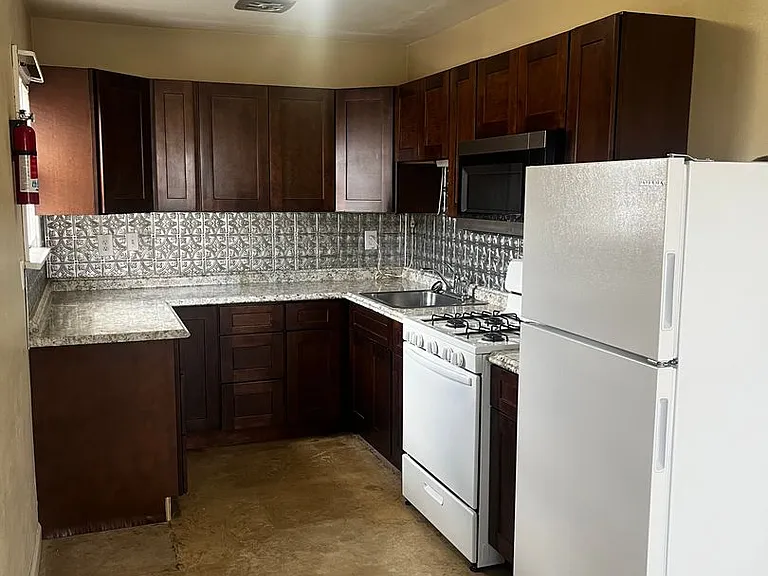 212 Curtis St — Photo 3