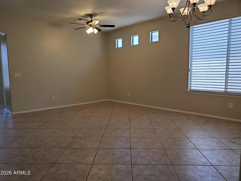 2094 E Oakland St — Photo 4