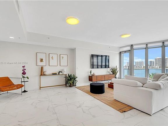 2nd image of 17301 Biscayne Blvd APT 411