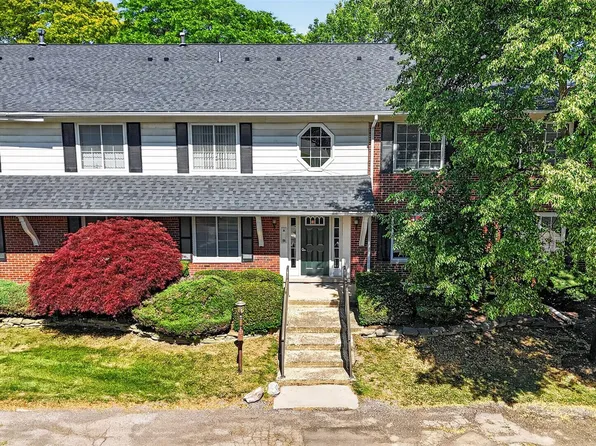 2449 Mulberry Sq APT 32, Bloomfield Hills, MI 48302