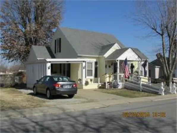 225 E Elm St, Clay, KY 42404