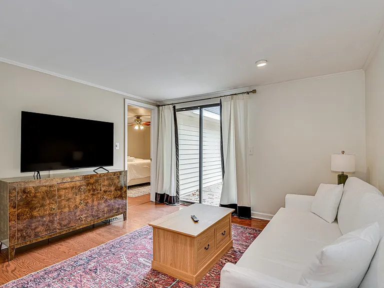 904 Highland Ave — Photo 18