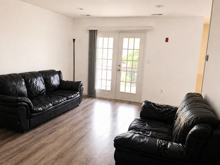 410 Green Hollow Dr — Photo 5