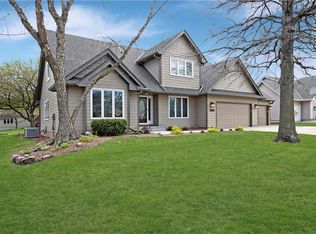 13900 Hawthorn Dr, Clive, IA 50325