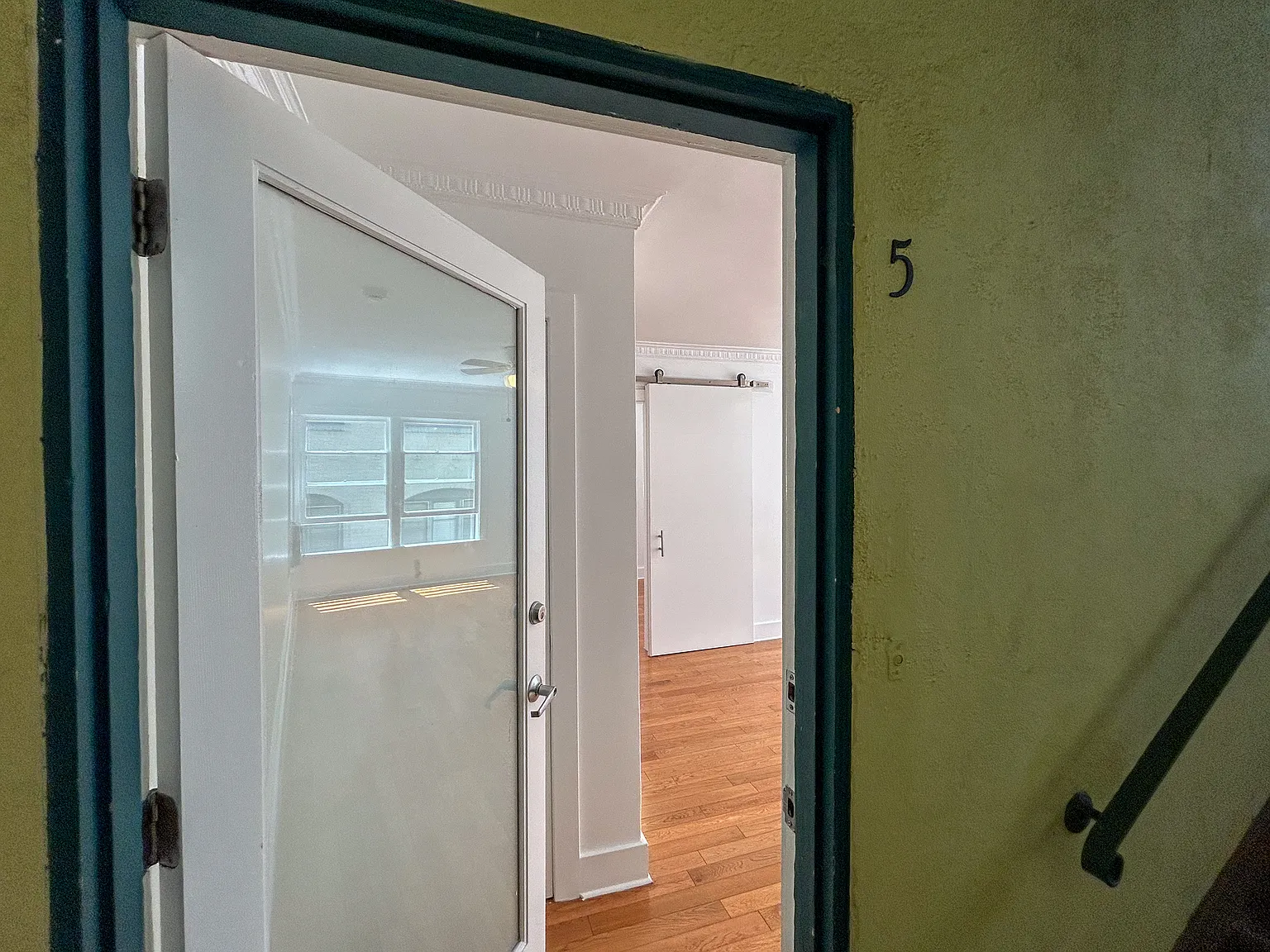 2 bed, 700 sqft, $2,450 — Photo 2