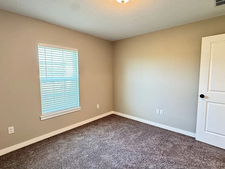 8833 Hampshire Dr — Photo 13