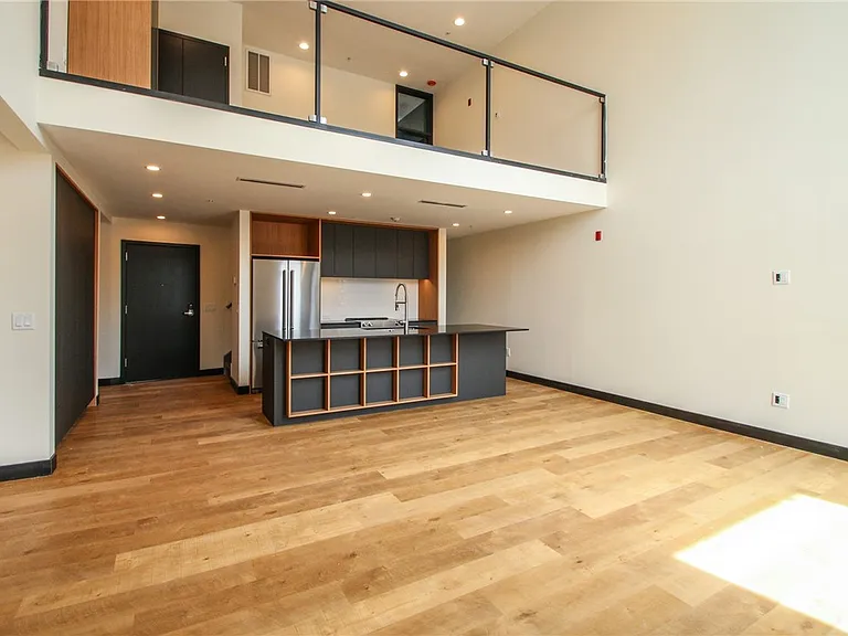 33 Russell St #202 — Photo 7
