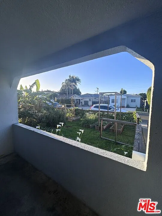 2 bed, 1.0 bath, 1153 sqft, $3,600 — Photo 2