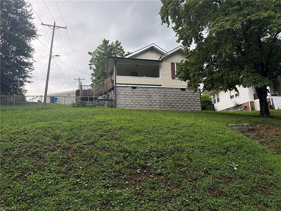 1st image of 409 E Oak St