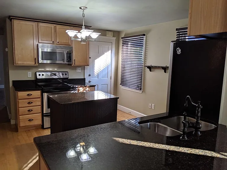 10 Woodbury Ct #1 — Photo 4