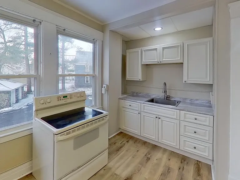100 Ryckman Ave #2R — Photo 5